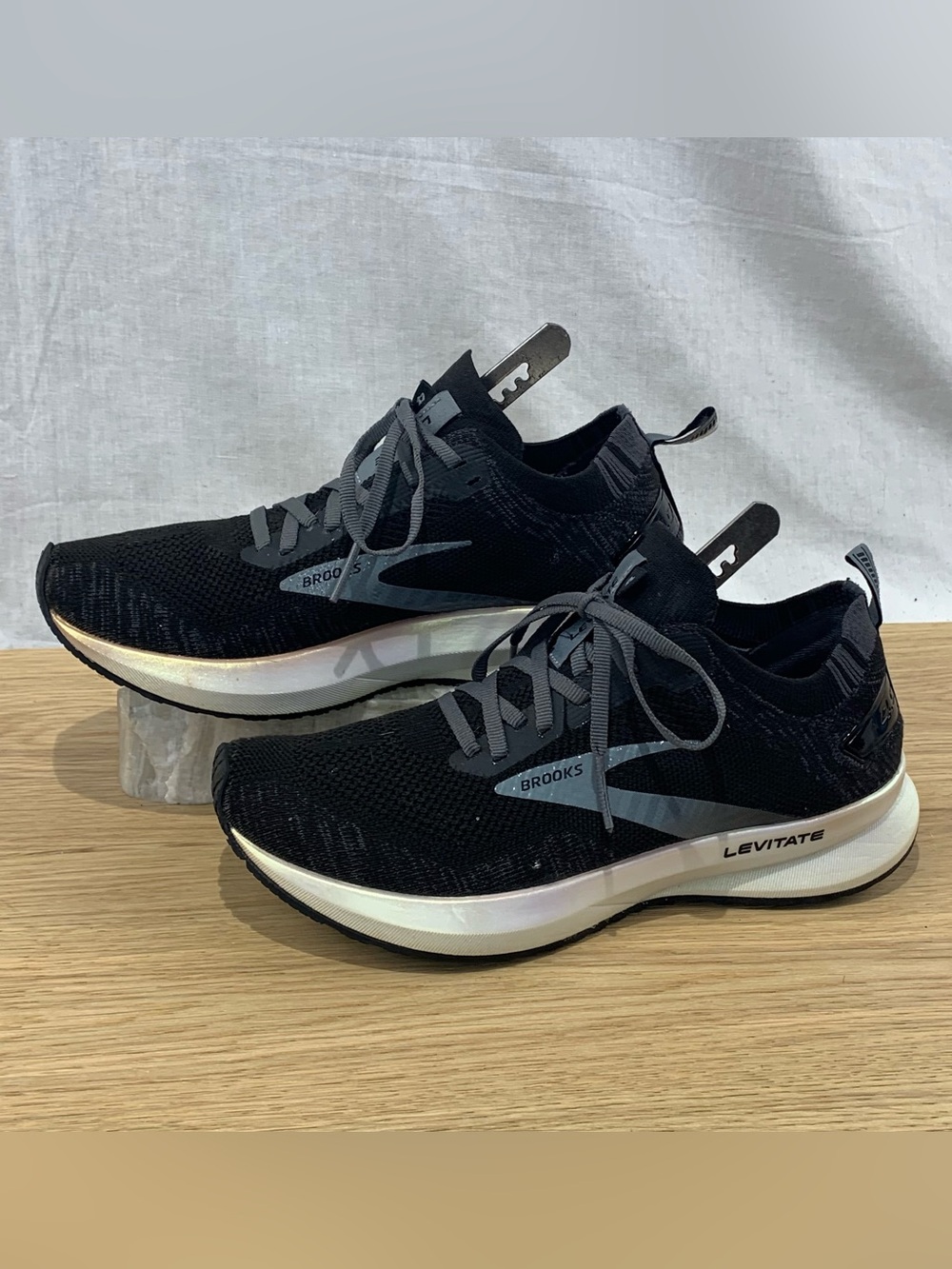 Brooks Levitate 4 Women’s Size 7.5 B Black Running Shoes (no insoles)